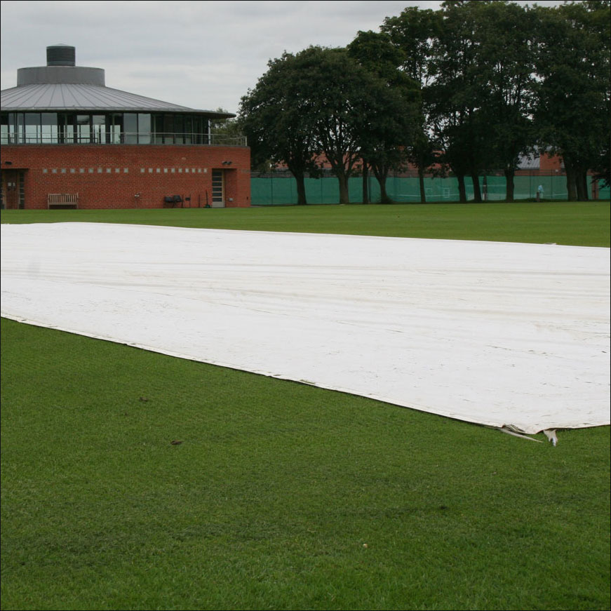 COUNTY WICKET RAIN COVER